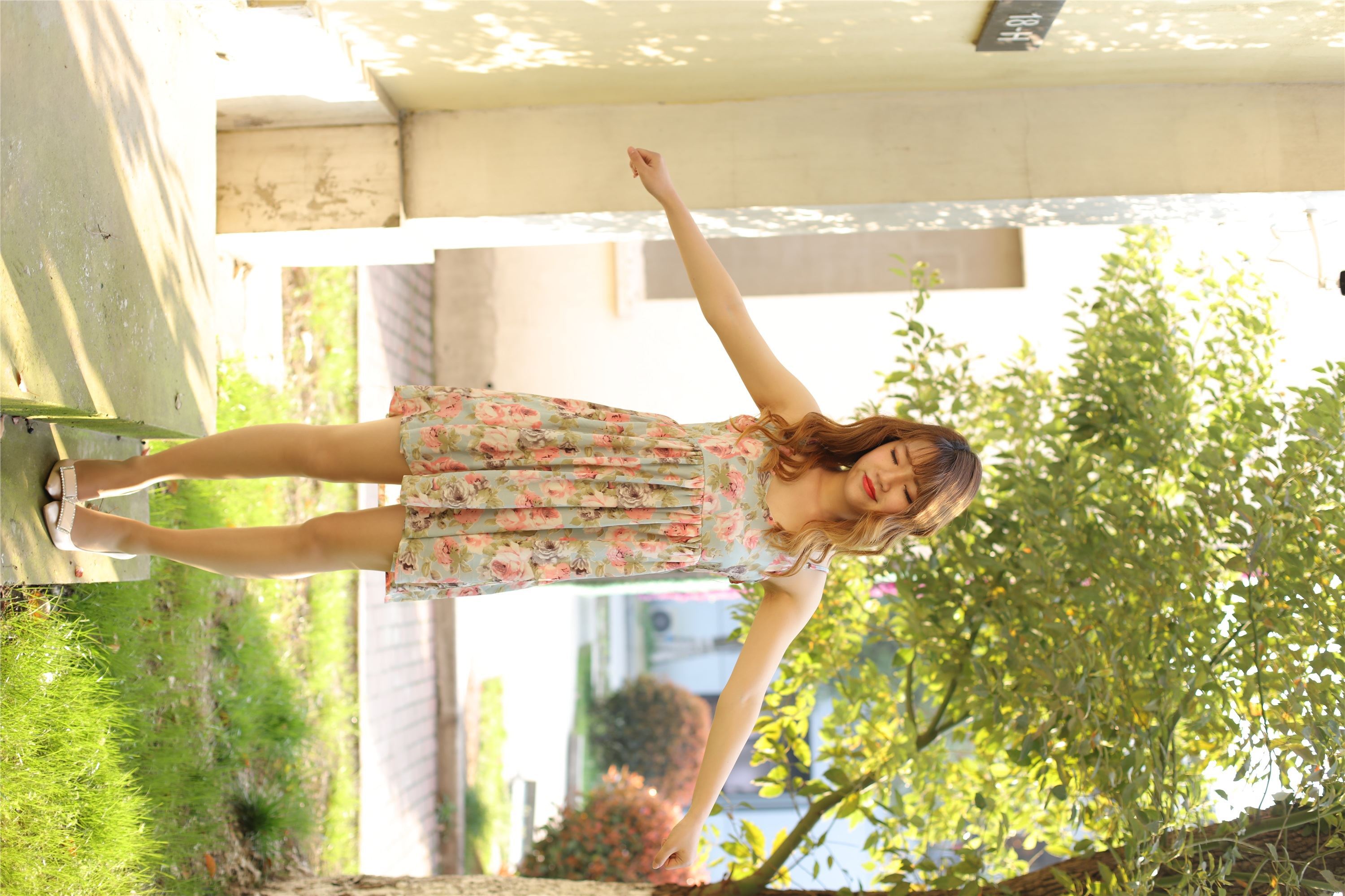 奈丝写真 NO.076 高高-花朵儿吊带裙